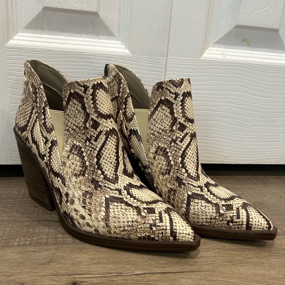 Vince Camuto bootie